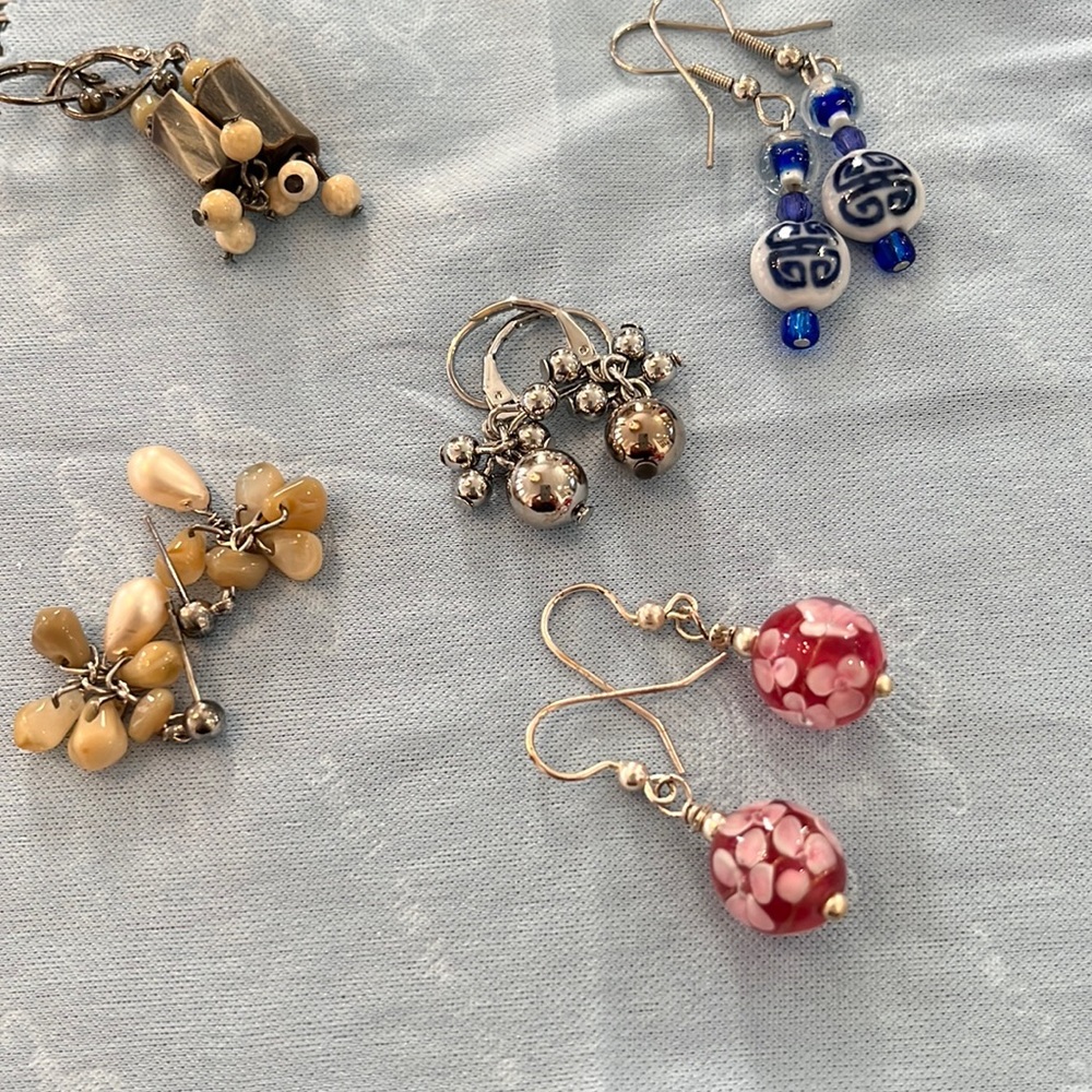 Five pair of earrings glass etc